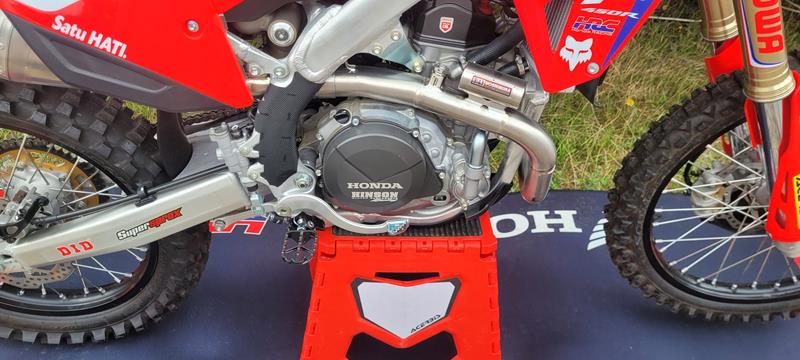 Dominancia techniky KTM v priamom prenose od OKR Moto